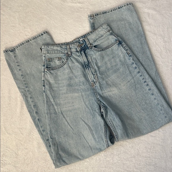 H&M High Waisted Relaxed Fit Wide Leg Distressed Light Vintage Wash Jeans 4 - Picture 4 of 12